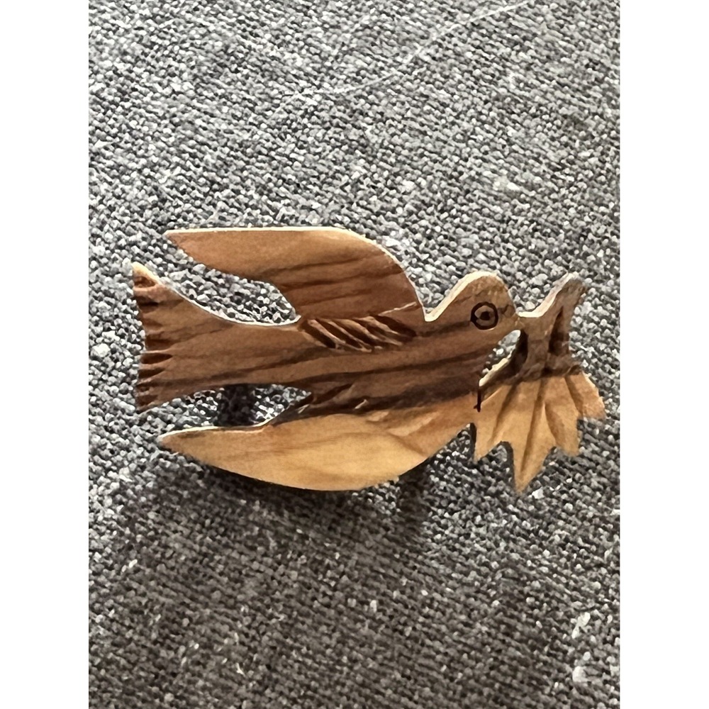 Vintage Hand Carved Wood Peace Dove Pin - Picture 1 of 2